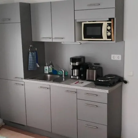 Praktisches Doppelzimmer Bei Nuernberg Mit Kuechenzeile 民宿