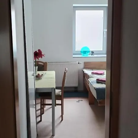Praktisches Doppelzimmer Bei Nuernberg Mit Kuechenzeile * 海罗德堡