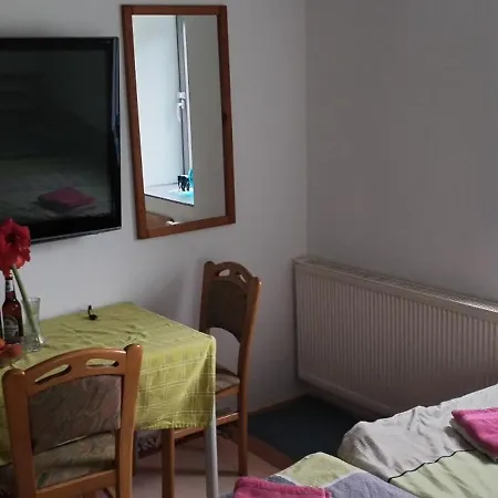Praktisches Doppelzimmer Bei Nuernberg Mit Kuechenzeile
